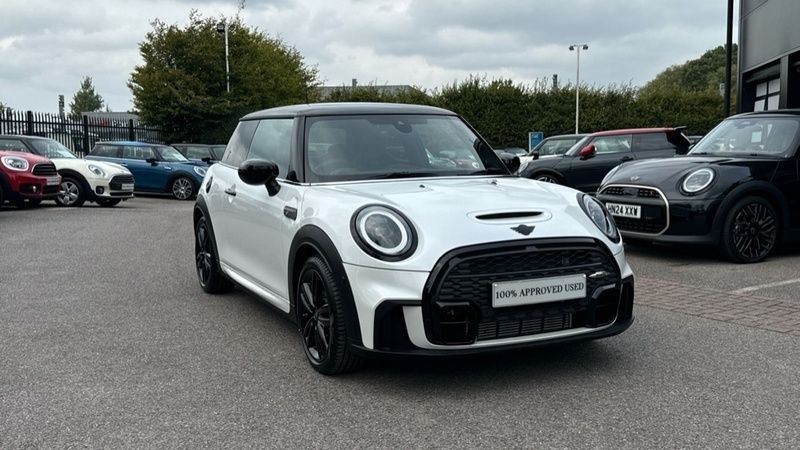 White Used 2024 Mini Cooper S Hatch Hatchback | £24,440 (Fair price) - Image 1/4