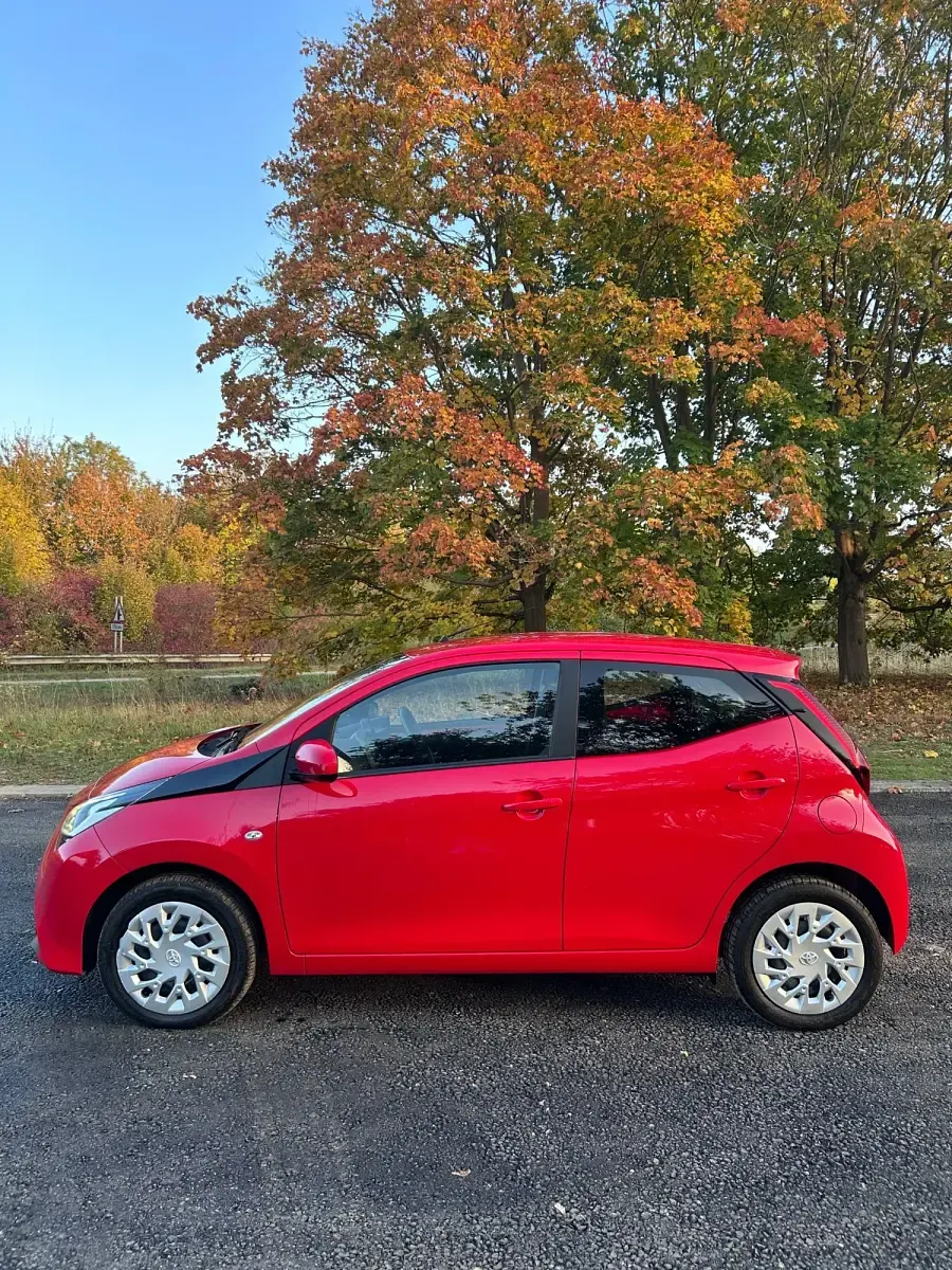 Second-hand Toyota Aygo X-play 72 CP (52 kW) 2019 Roșu Hatchback