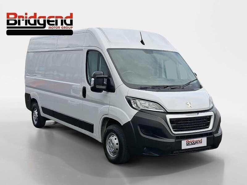 White Used 2023 Peugeot Boxer Premium Van | £15,999 (Good price) - Image 1/4