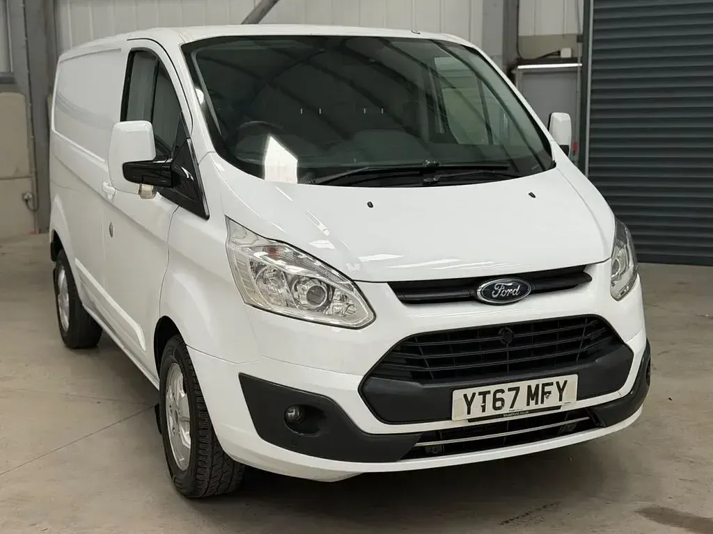 Used Ford Transit Custom Limited 130 HP (95 kW) 2017 White Van