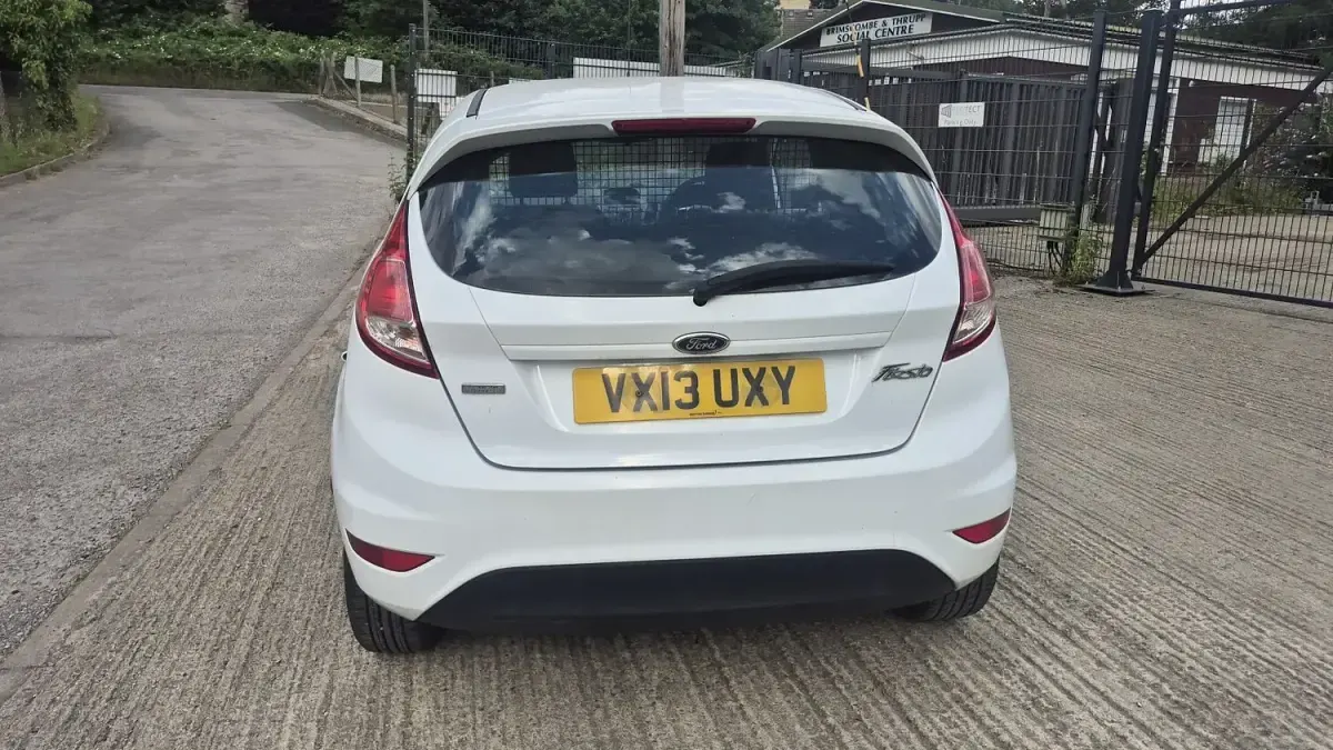 Used Ford Fiesta 75 HP (55 kW) 2013 White Van