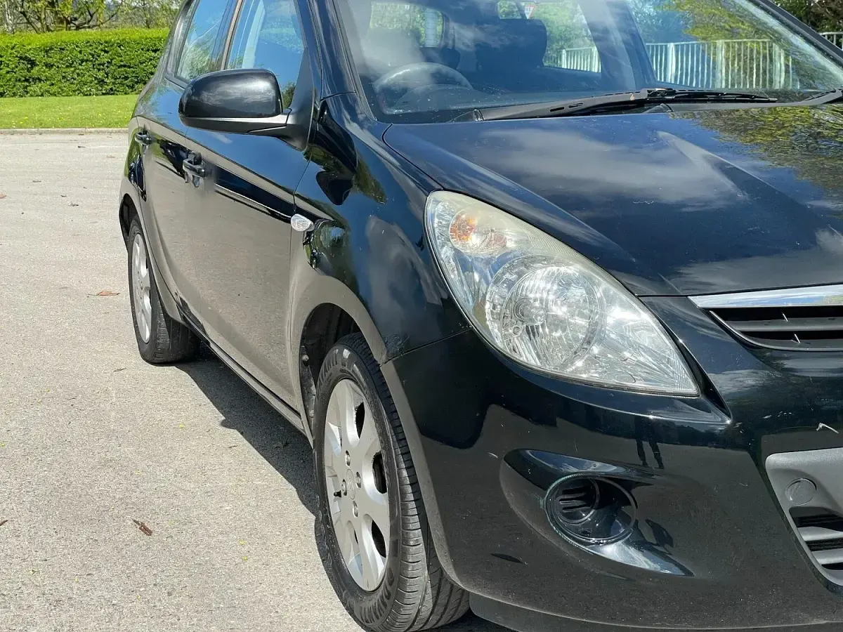 Used Hyundai i20 Comfort 101 HP (74 kW) 2010 Black Hatchback