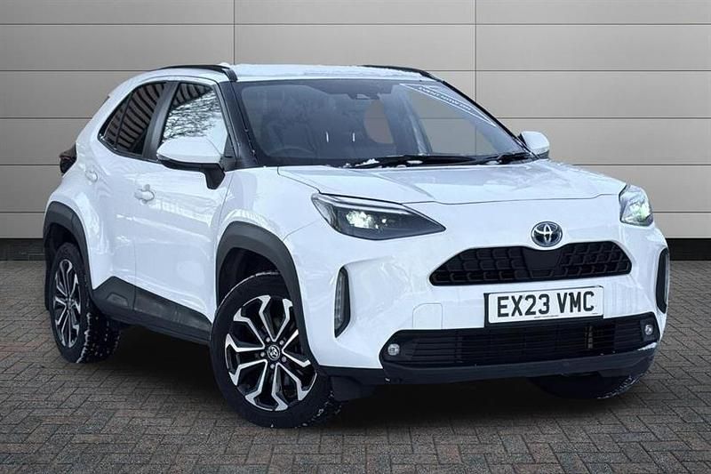 White Used 2023 Toyota Yaris Cross Design SUV | £19,250 (Good price) - Image 1/3