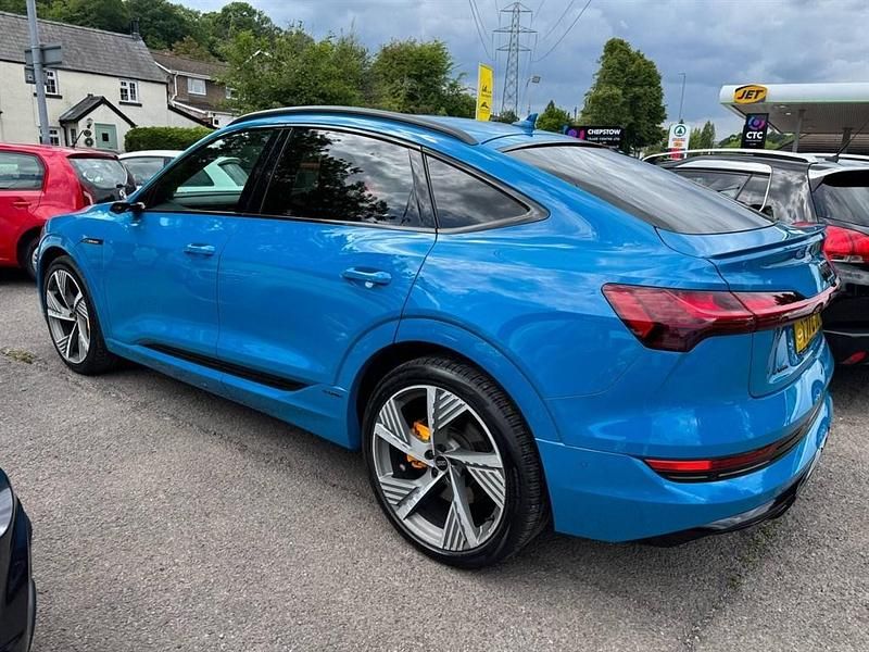 Usado Audi e-tron Comfort 300 kW (408 HP) 2021 Azul SUV
