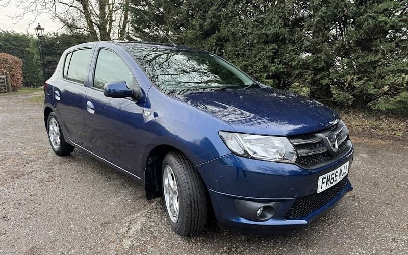 Used Dacia Sandero Lauréate 90 HP (66 kW) 2016 Blue Hatchback