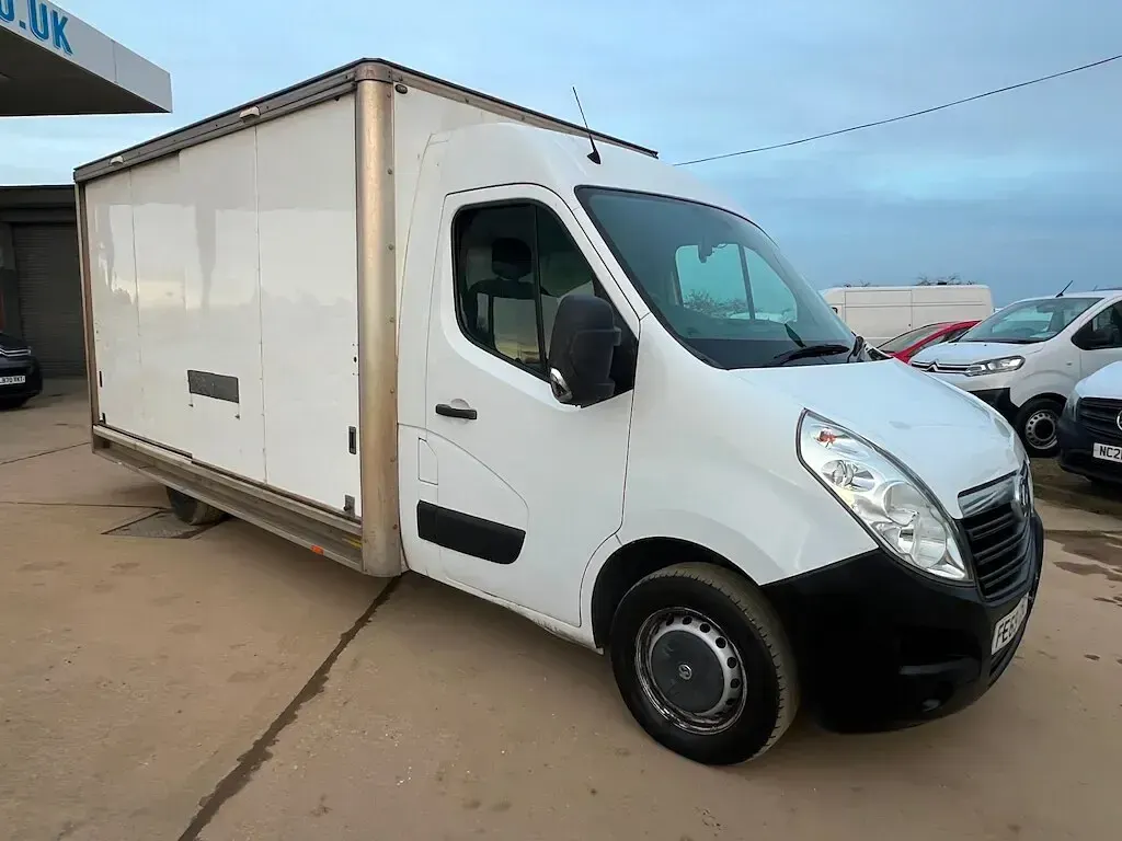 Used Vauxhall Movano S 145 HP (106 kW) 2019 White MPV