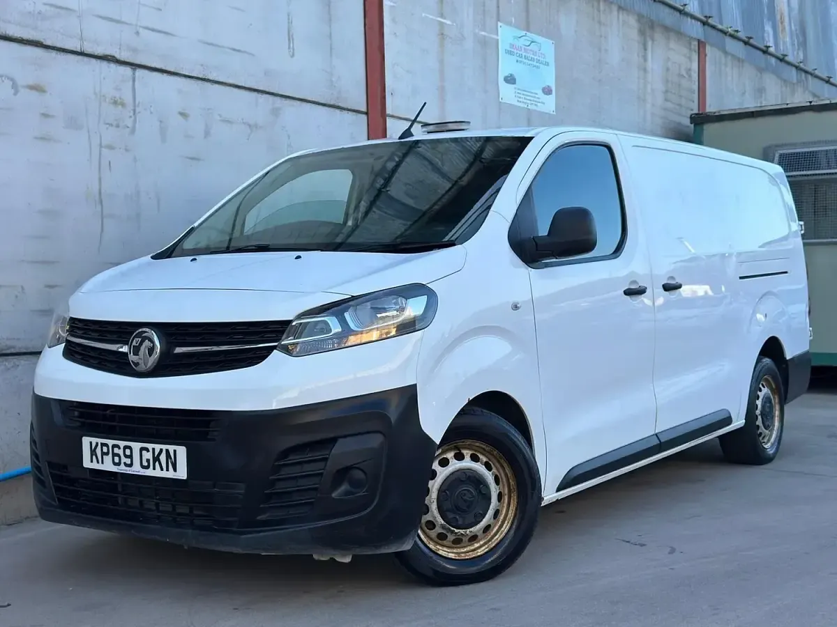 Used Vauxhall Vivaro Edition 100 HP (73 kW) 2019 White MPV