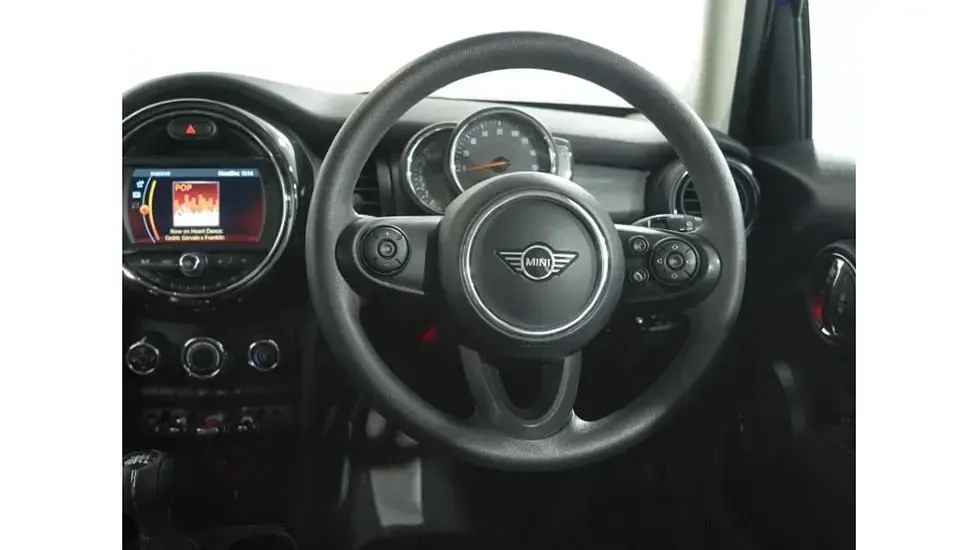 Used Mini Cooper Classic 134 HP (98 kW) 2019 Blue Hatchback