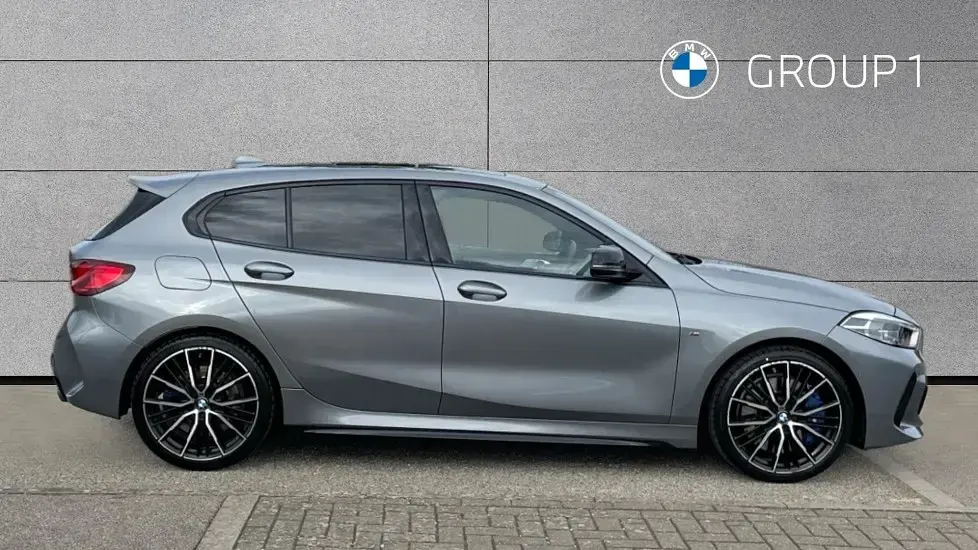Usado BMW M135 Shadowline 306 CV (225 kW) 2022 Gris Utilitario