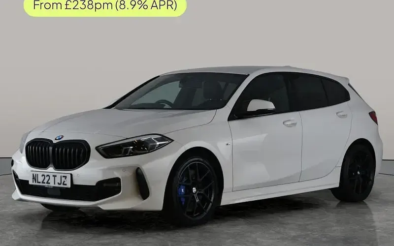 Begagnad BMW 118 M Sport 136 HK (100 kW) 2024 Halvkombi