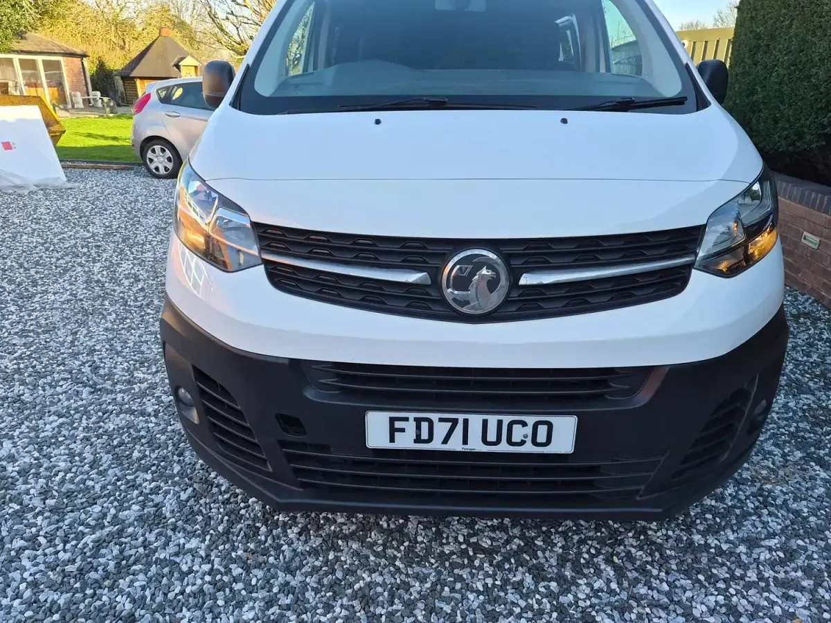 Used Vauxhall Vivaro 145 HP (106 kW) 2022 White MPV