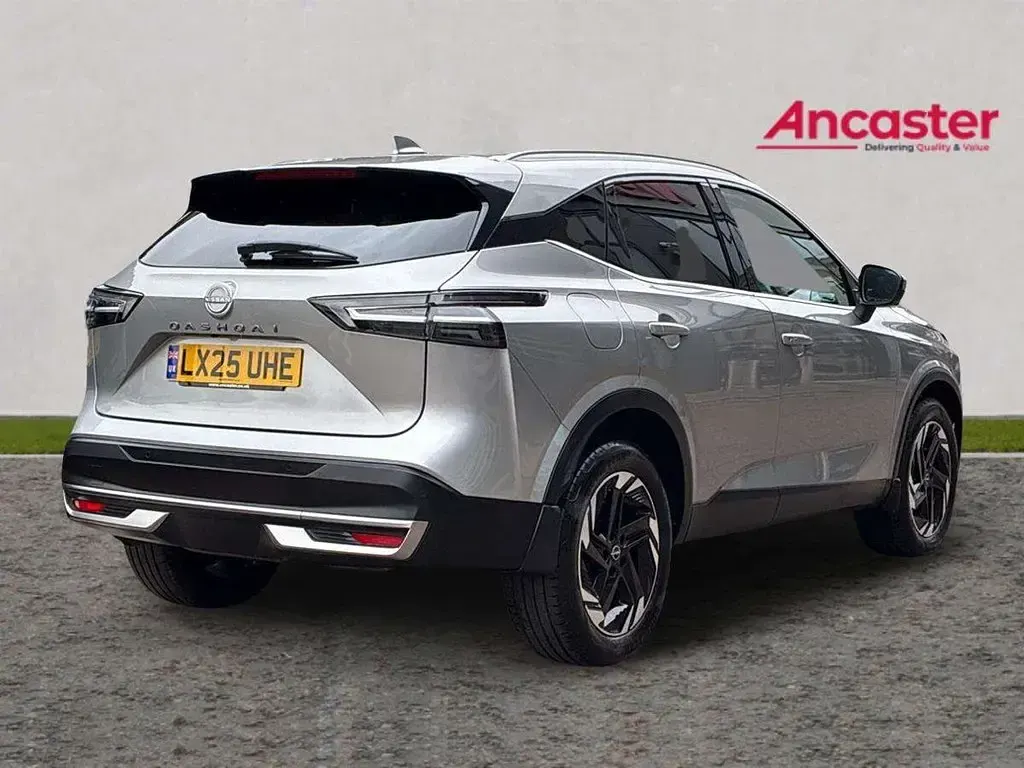 Used Nissan Qashqai N-Connecta 138 HP (101 kW) 2025 Silver SUV