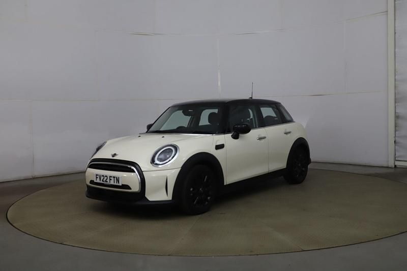 White Used 2022 Mini Cooper Classic Hatchback | £18,985 (Fair price) - Image 1/3