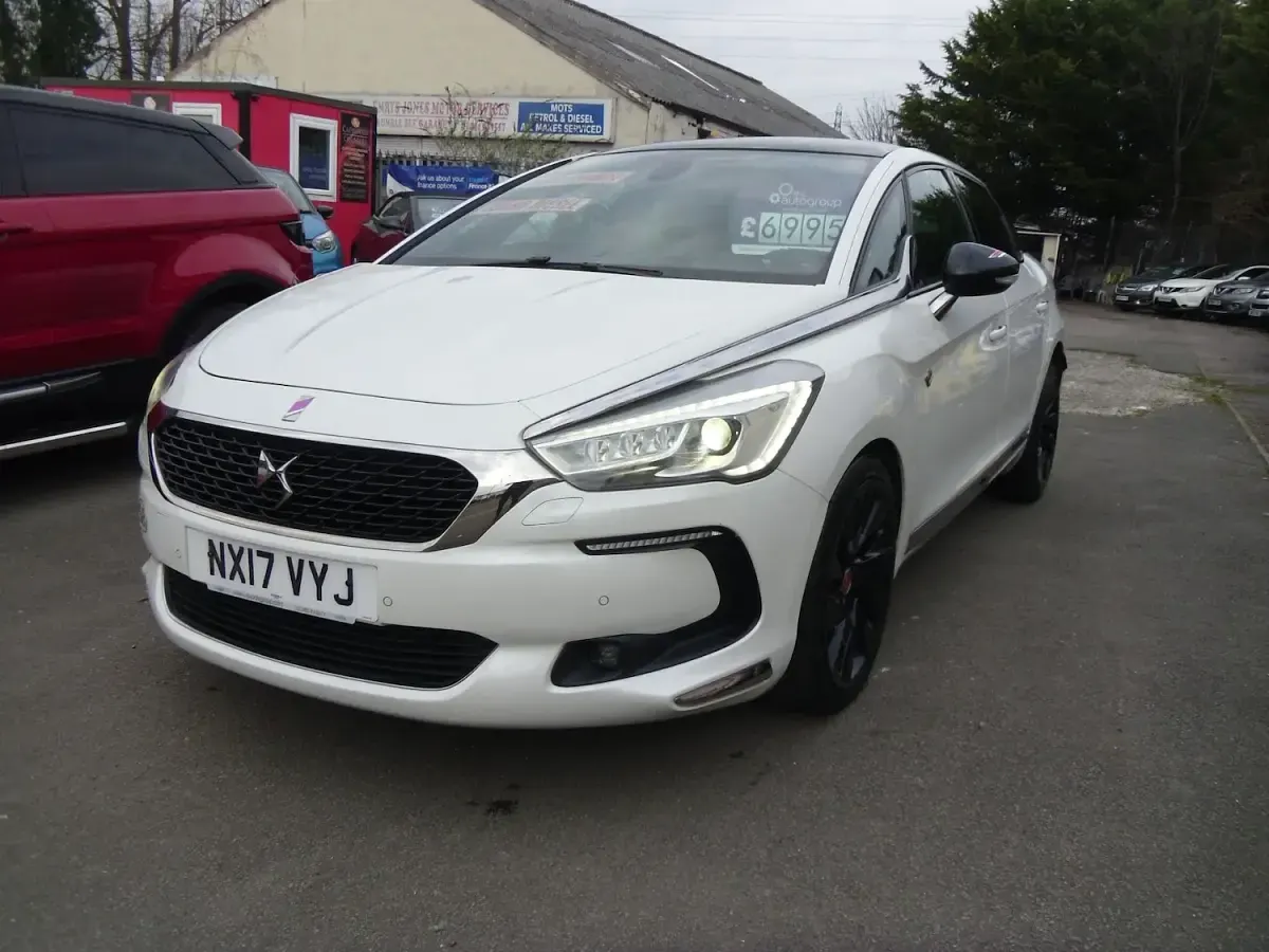 Used DS Automobiles DS5 Performance 150 HP (110 kW) 2017 White Hatchback