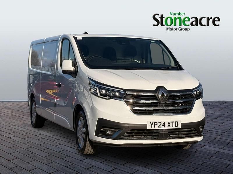White Used 2024 Renault Trafic MPV | £22,695 (Fair price) - Image 1/4