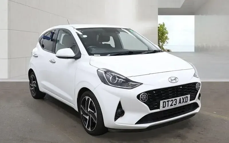 Used Hyundai i10 Premium 67 HP (49 kW) 2023 Hatchback