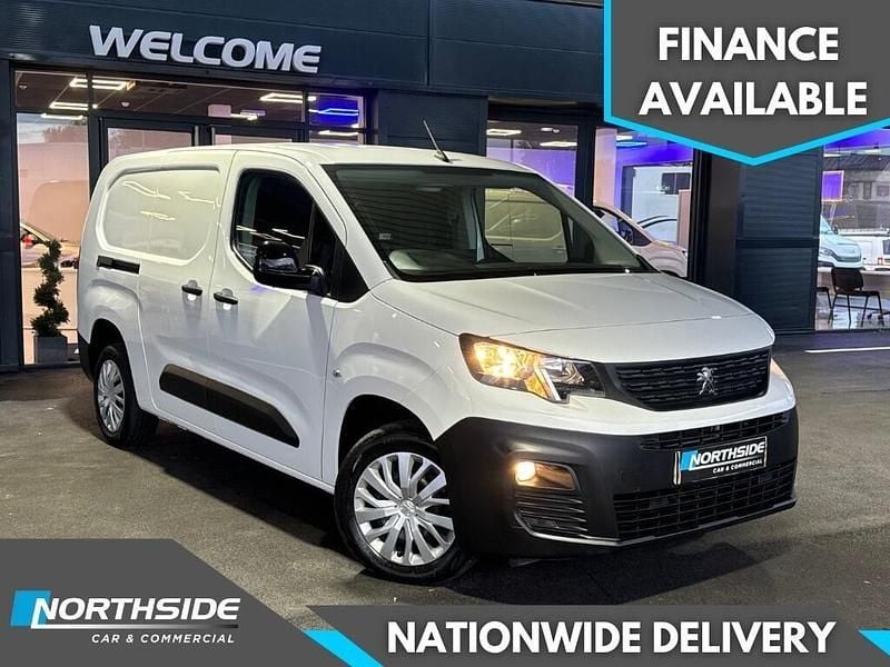 White Used 2022 Peugeot Partner MPV | £9,950 (Fair price) - Image 1/3