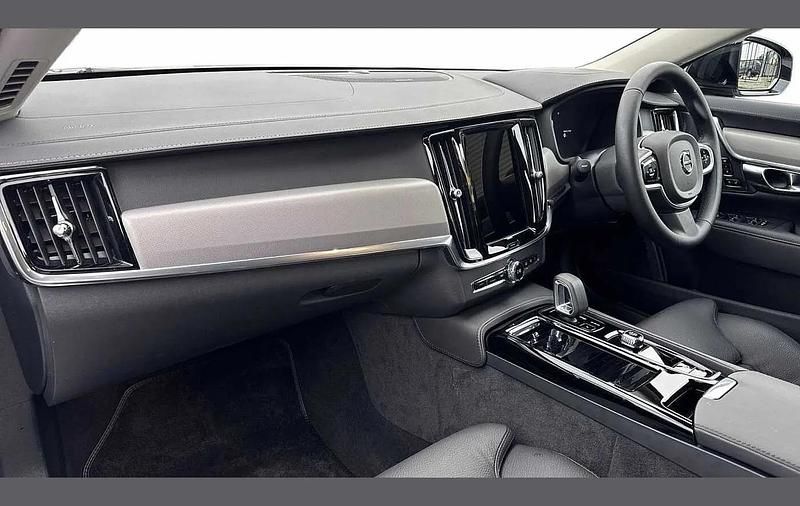 Used Volvo V90 Plus 344 HP (253 kW) 2025 Silver Estate