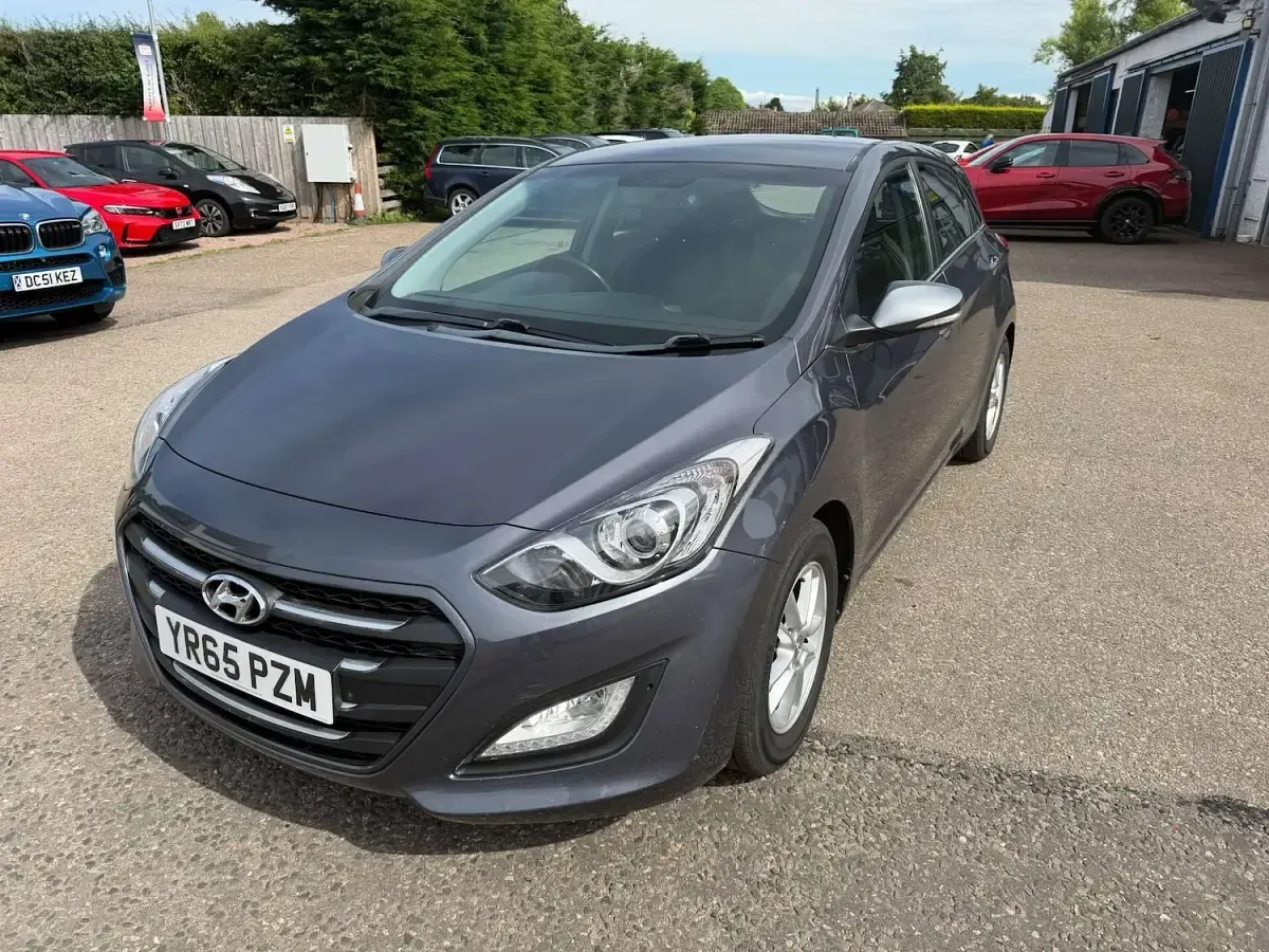Used Hyundai i30 SE 108 HP (79 kW) 2015 Grey Hatchback