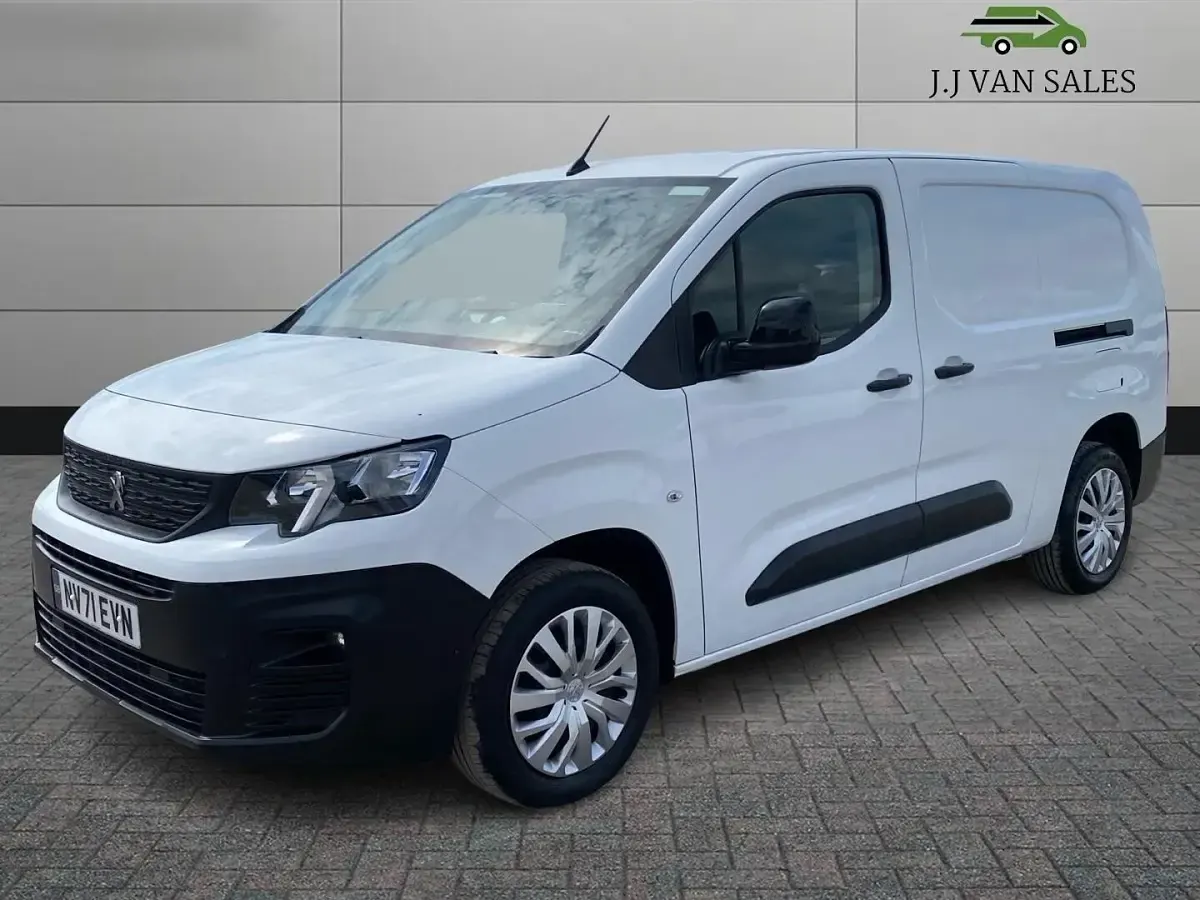 Used Peugeot Partner 131 HP (96 kW) 2021 White MPV