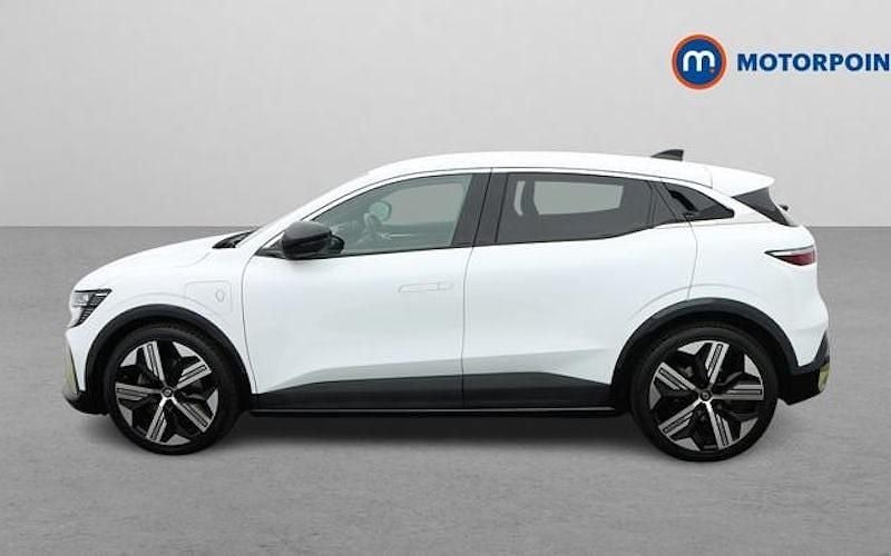Used Renault Megane E-Tech Iconic 160 kW (218 HP) 2023 White Hatchback