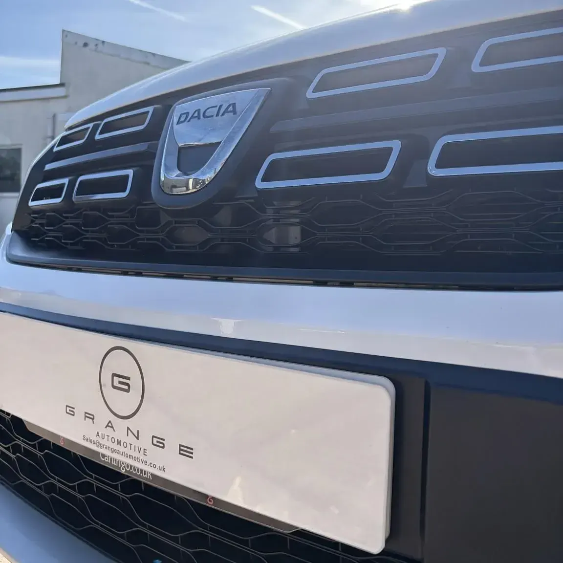 Used Dacia Logan MCV Lauréate 2018 White Estate