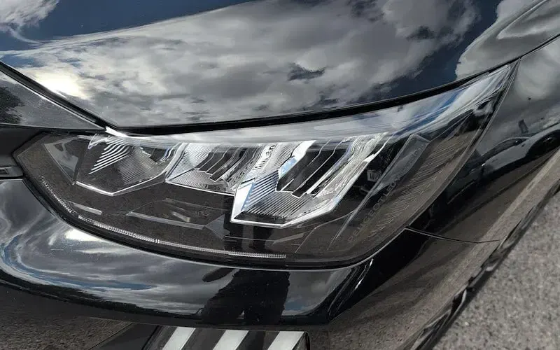 Used Peugeot 208 Allure 101 HP (74 kW) 2025 Black Hatchback