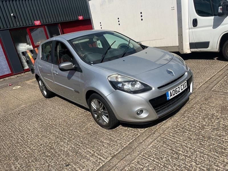 Silver Used 2013 Renault Clio IV Dynamique Hatchback | £1,150 (Super price) - Image 1/4