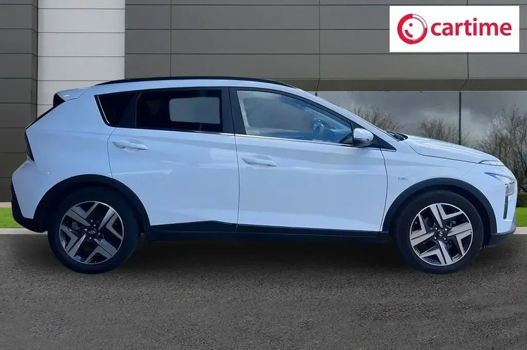 Begagnad Hyundai Bayon Premium 100 HK (73 kW) 2023 Vit SUV