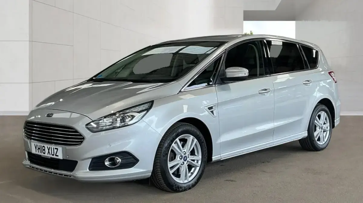 Used Ford S-MAX Titanium 150 HP (110 kW) 2018 Silver MPV