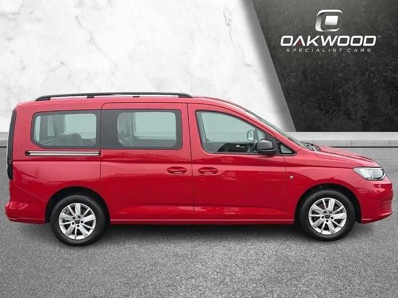 Used VW Caddy Maxi Life 122 HP (89 kW) 2022 Red MPV