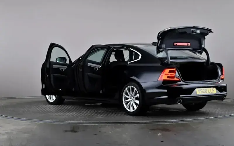 Used Volvo S90 Momentum 190 HP (139 kW) 2019 Black Sedan