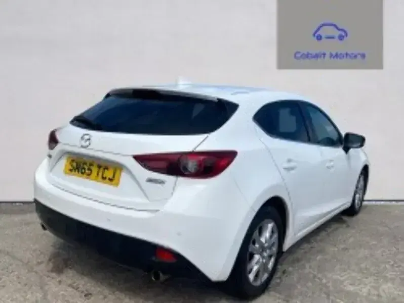 Used Mazda 3 165 HP (121 kW) 2015 White Hatchback