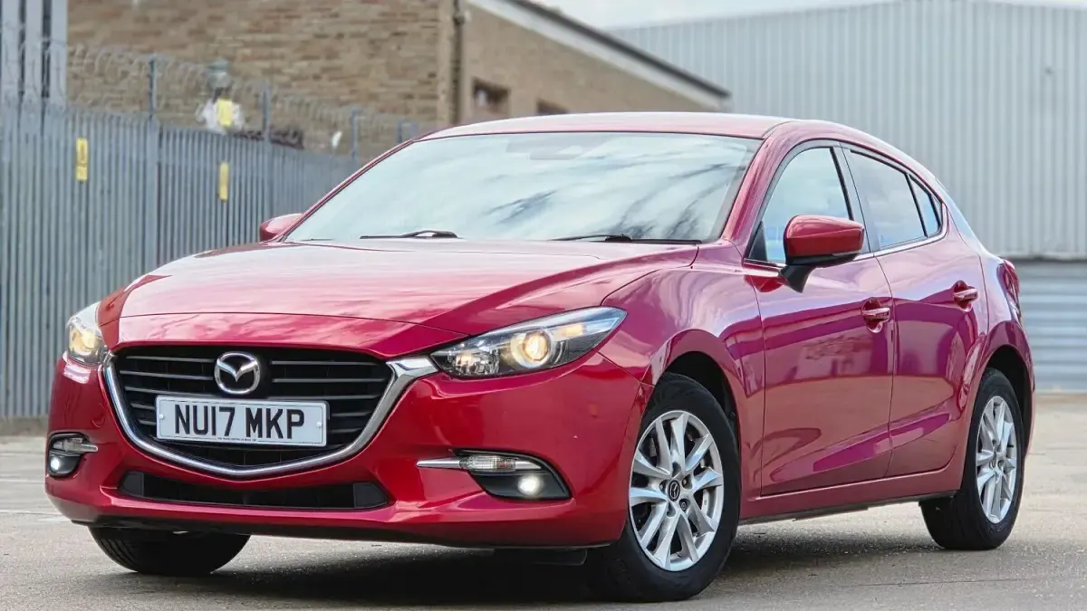 Used Mazda 3 120 HP (88 kW) 2017 Red Hatchback
