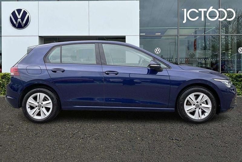 Used VW Golf VIII Life 130 HP (95 kW) 2023 Blue Hatchback