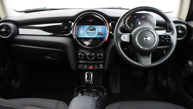 Used Mini Cooper Classic 134 HP (98 kW) 2023 Silver Hatchback