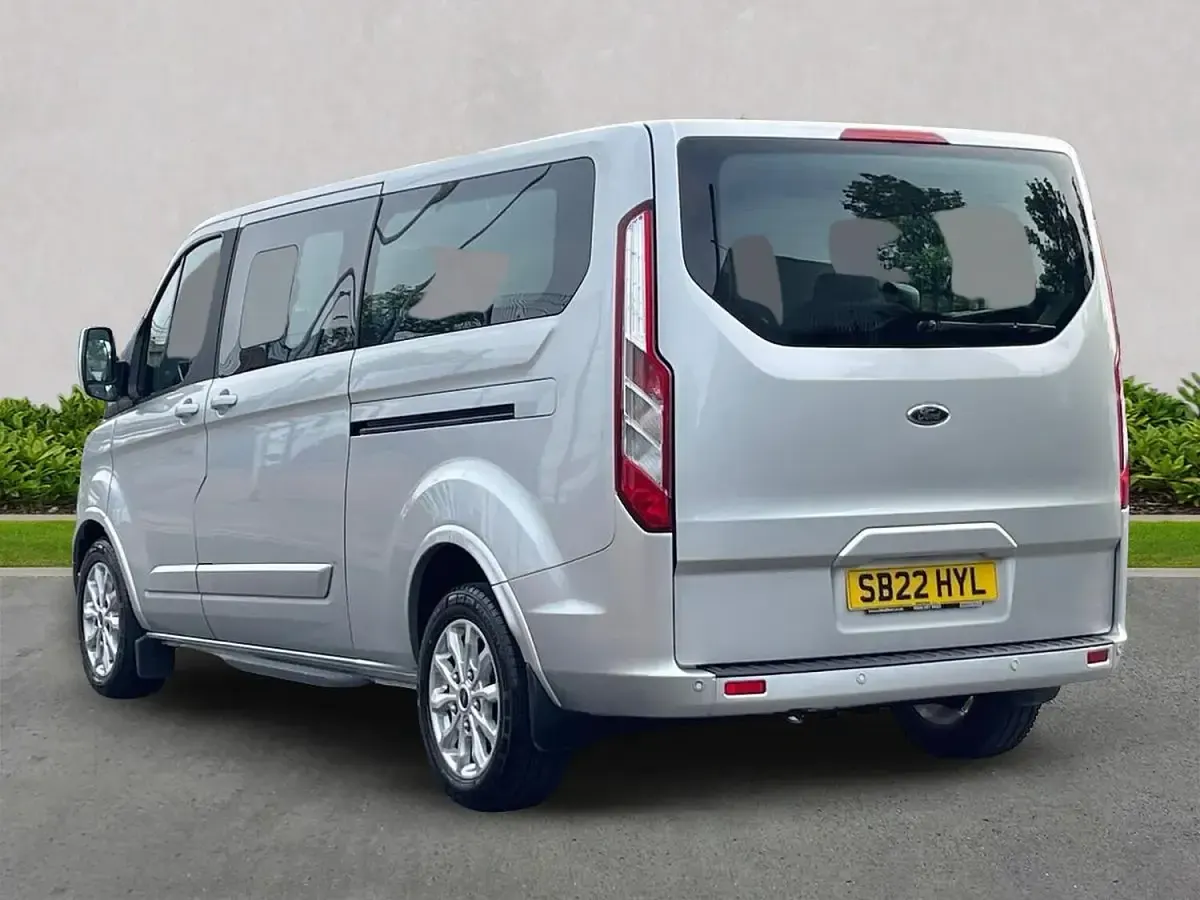 Used Ford Tourneo Titanium 130 HP (95 kW) 2022 Silver MPV