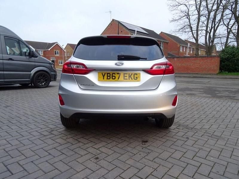 Used Ford Fiesta Titanium 100 HP (73 kW) 2017 Silver Hatchback