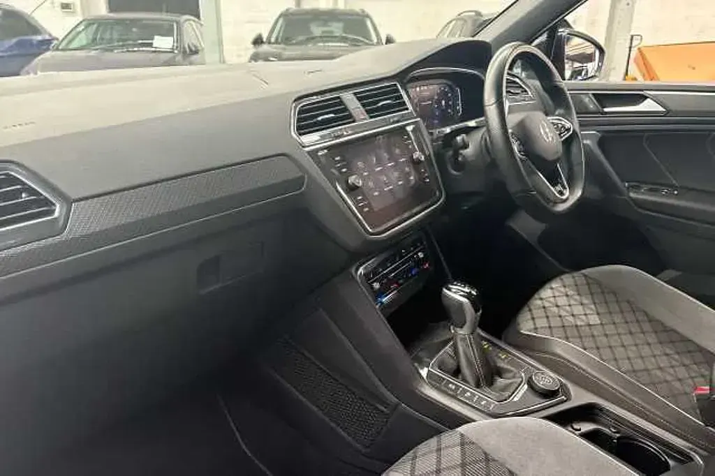 Used VW Tiguan R-line 190 HP (139 kW) 2022 Black SUV
