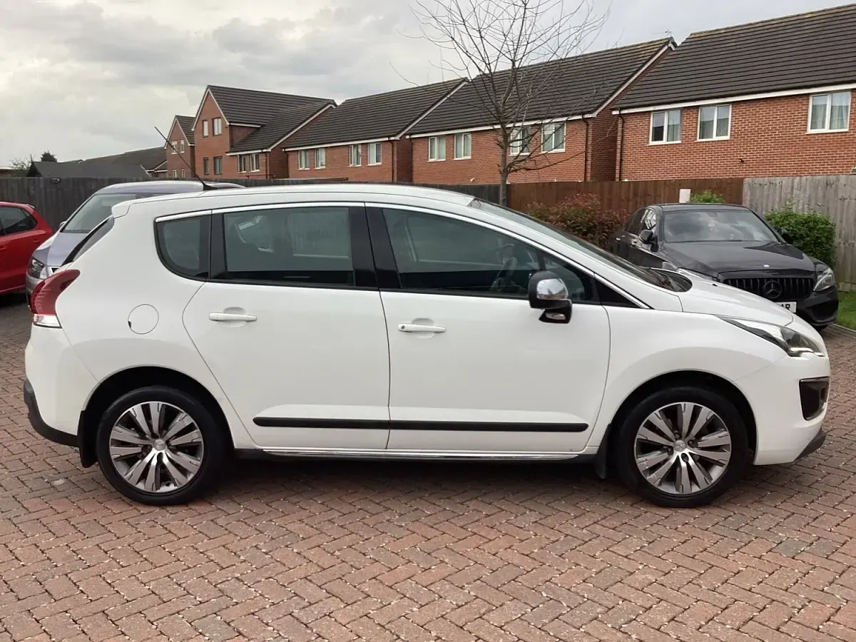 Used Peugeot 3008 Active 120 HP (88 kW) 2017 White SUV