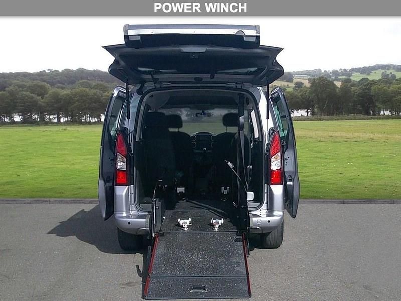 Used Peugeot Partner Tepee Allure 100 HP (73 kW) 2018 Grey MPV