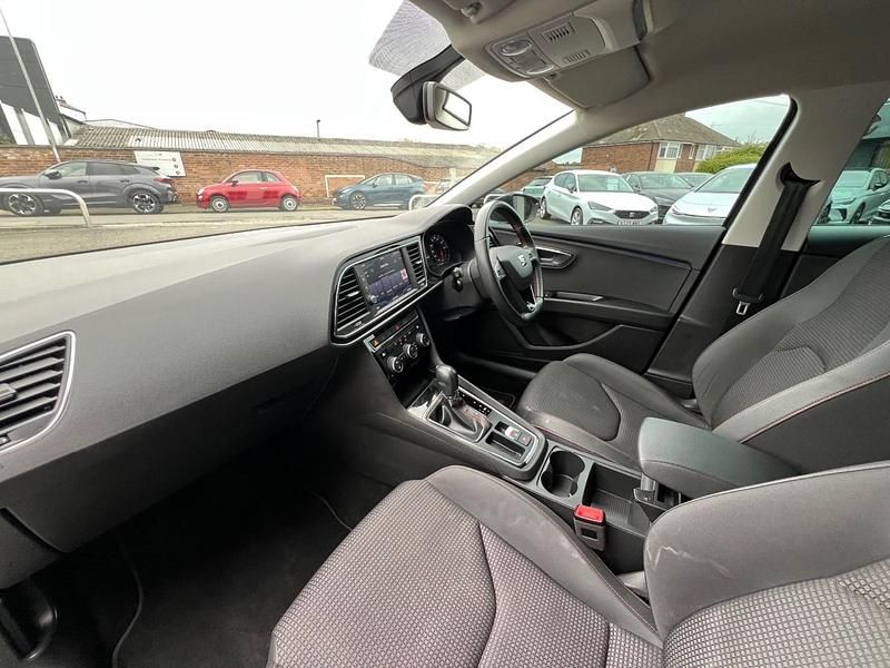 Begagnad Seat Leon FR 150 HK (110 kW) 2020 Grå Halvkombi