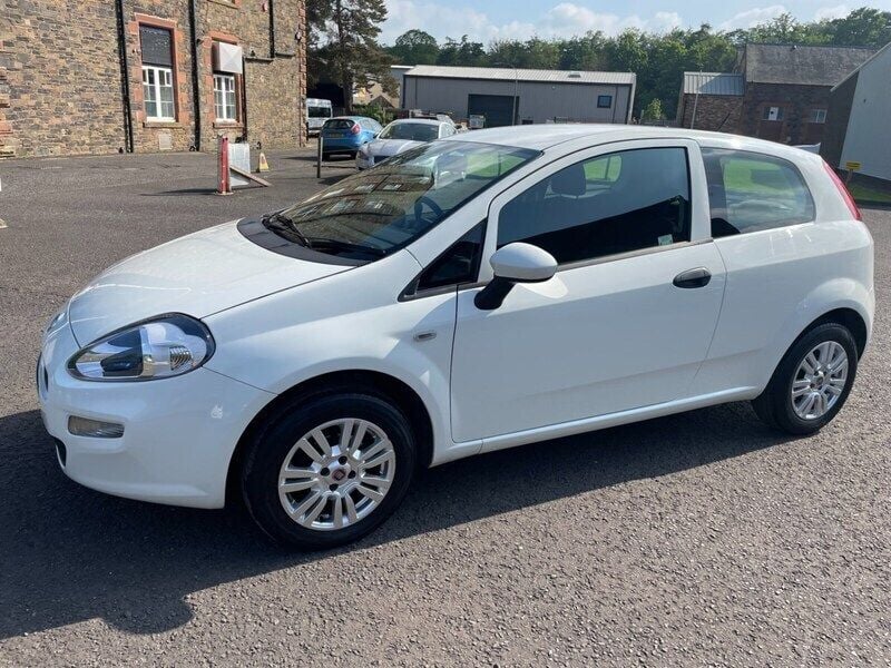 White Used 2015 Fiat Punto Pop Hatchback | £4,995 (A bit pricey) - Image 1/4