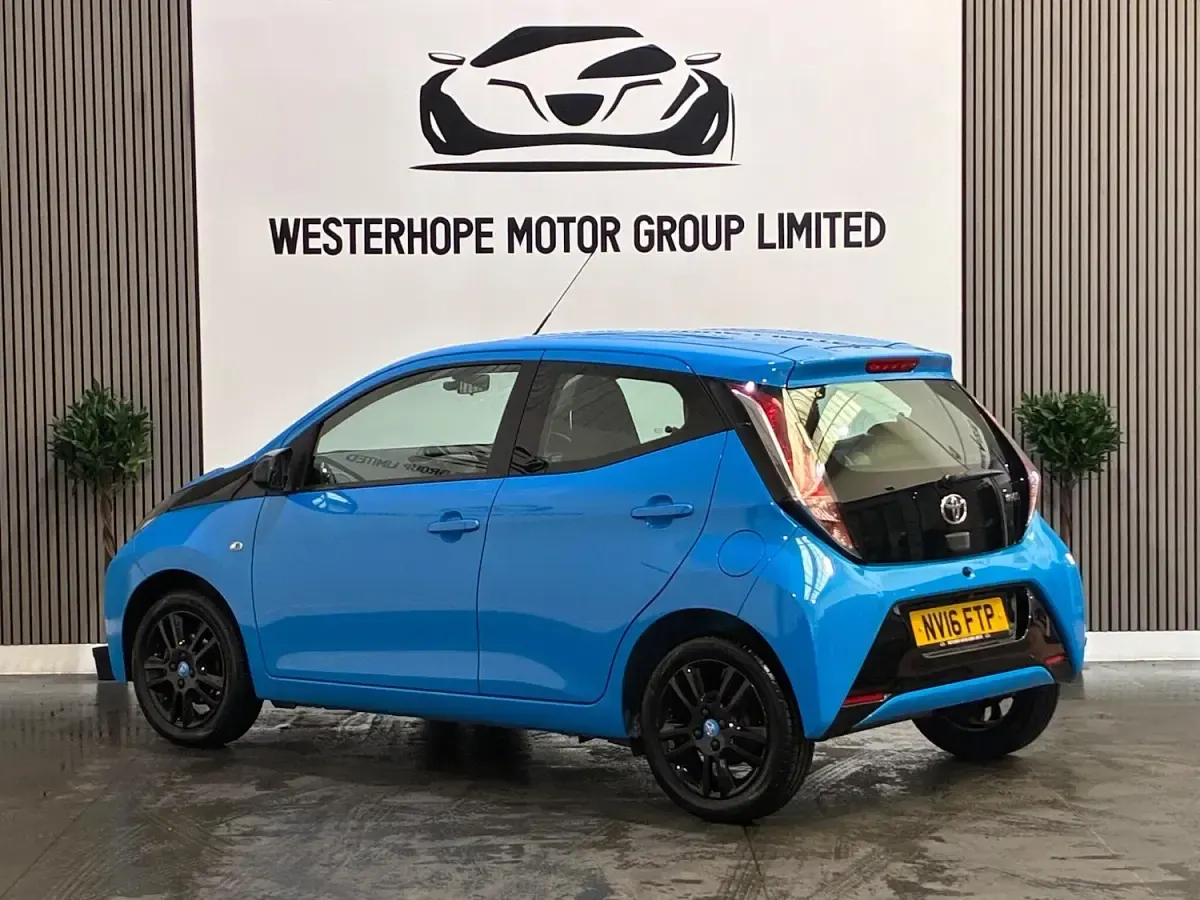 Used Toyota Aygo X-cite 69 HP (50 kW) 2016 Blue Hatchback
