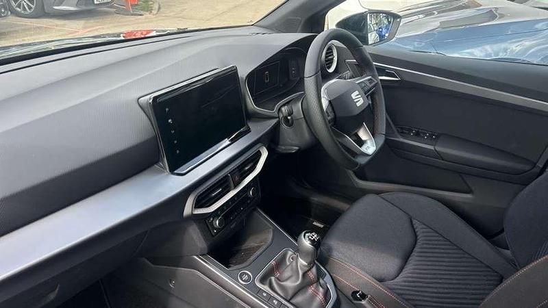 Ny Seat Arona Black Edition 115 HK (84 kW) 2025 Grå SUV