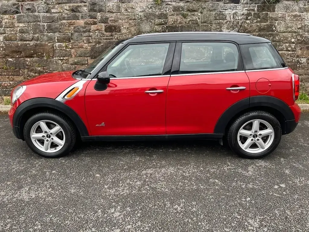 Begagnad Mini Cooper D 112 HK (82 kW) 2013 Röd Halvkombi