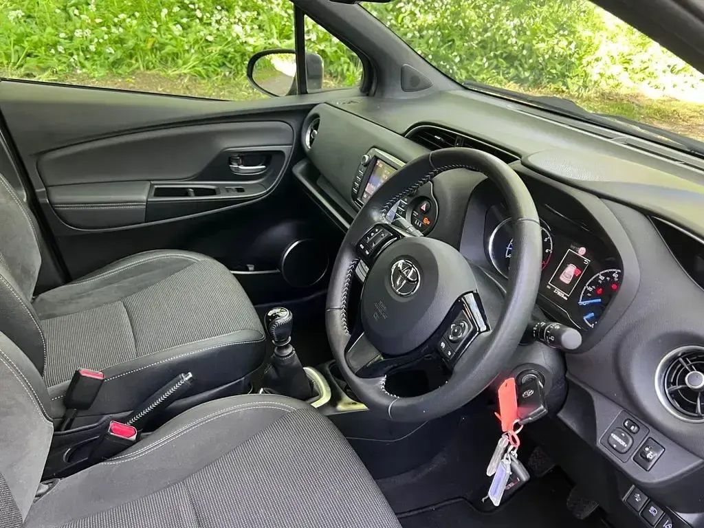 Used Toyota Yaris 111 HP (81 kW) 2018 Black Hatchback