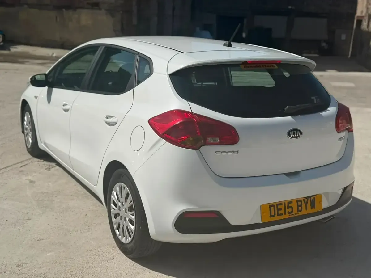 Used Kia Ceed 2015 White Hatchback