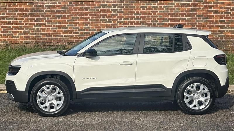 Used Jeep Avenger EV Altitude 113 kW (154 HP) 2024 White SUV