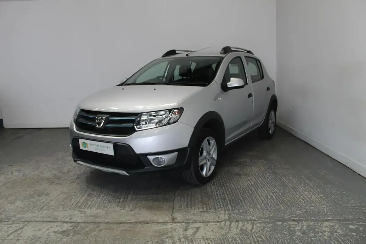 Used Dacia Sandero Lauréate 90 HP (66 kW) 2015 Silver Hatchback